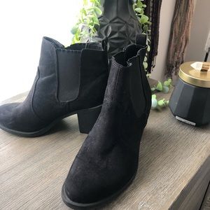 H&M Black faux suede ankle boots SZ 6